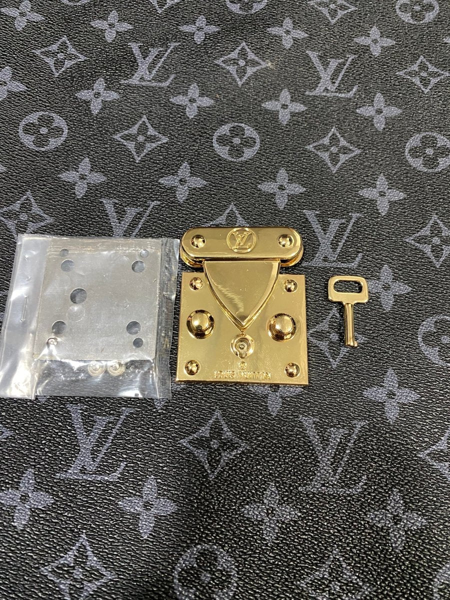 New LV Louis Vuitton Messenger Lock Accessory - mingfabricstore