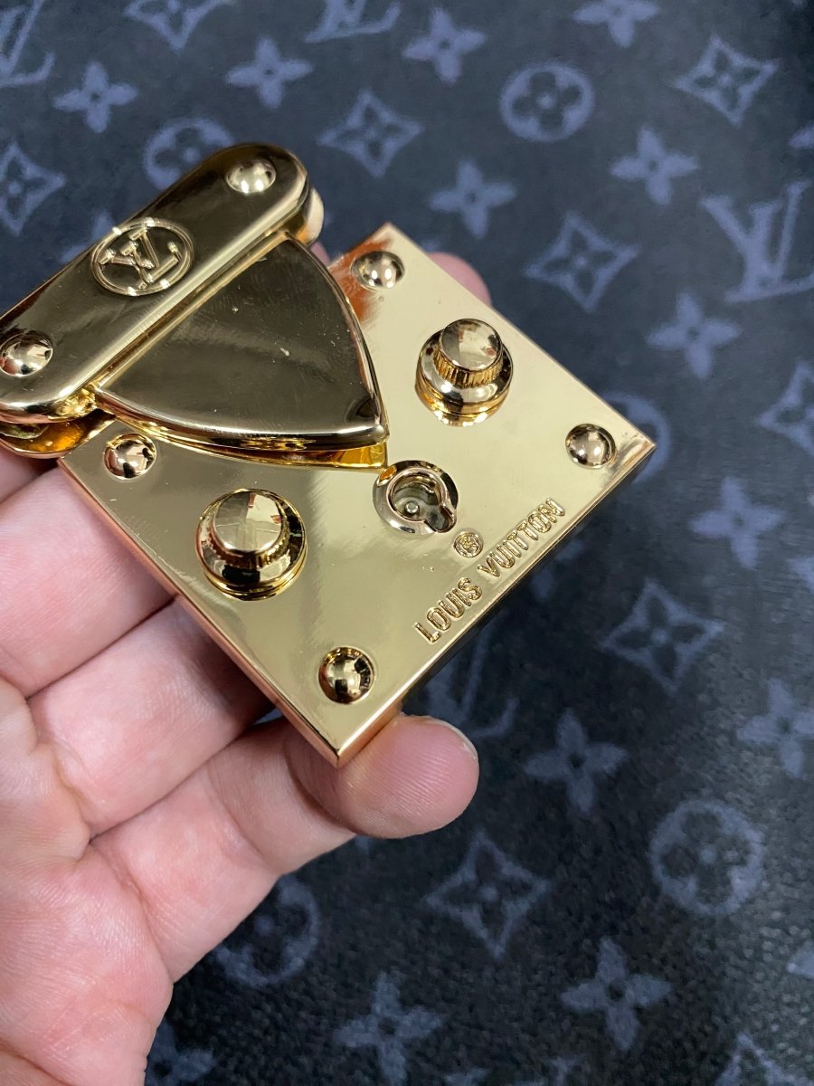 New LV Louis Vuitton Messenger Lock Accessory - mingfabricstore
