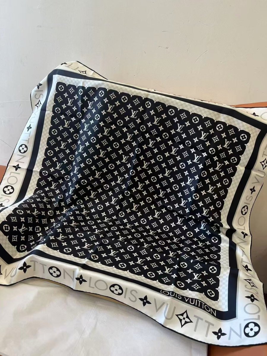 10 Styles of LV Silk Scarves (90×90cm) - mingfabricstore
