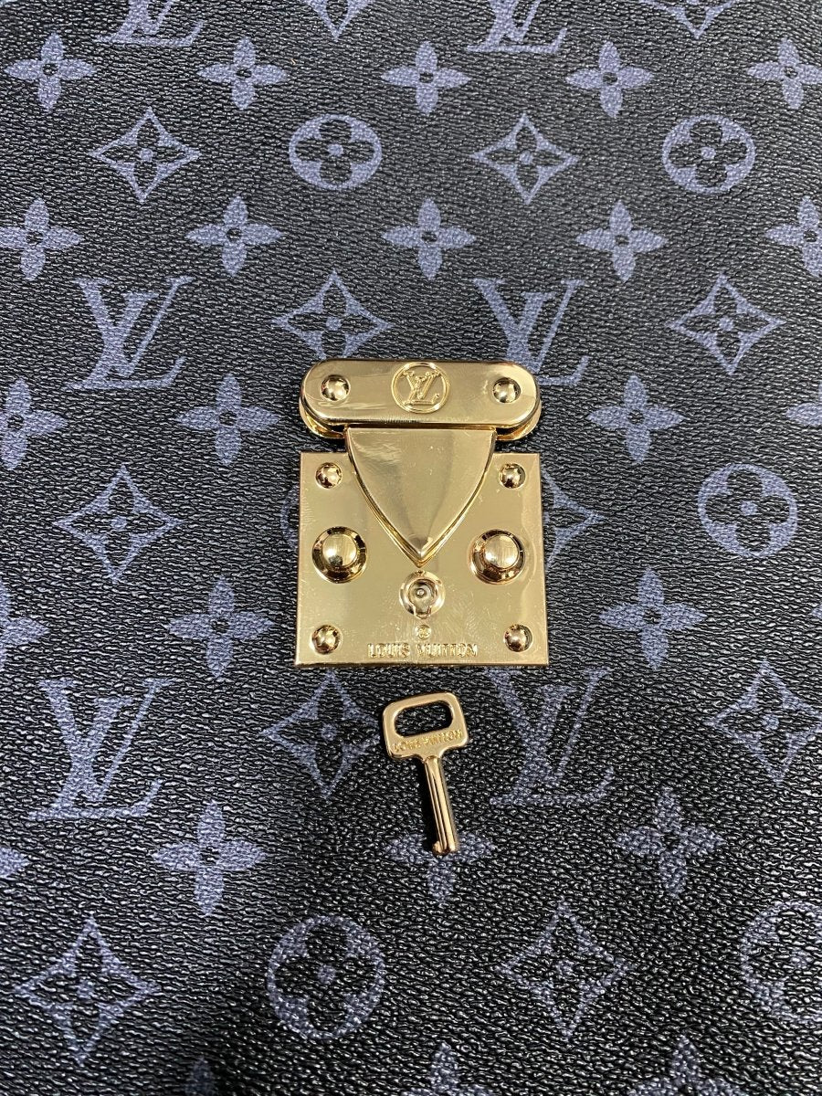 New LV Louis Vuitton Messenger Lock Accessory - mingfabricstore